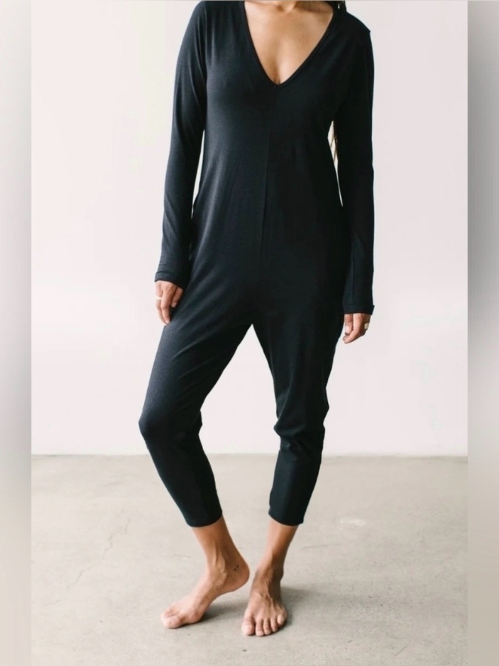 SMASH & TESS Black V-Neck Long-Sleeve Romper Sz M Boho Comfy Feminine Active NWT